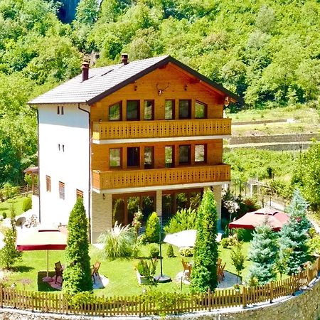 Vila Alexander B&B Valbona Exteriör bild