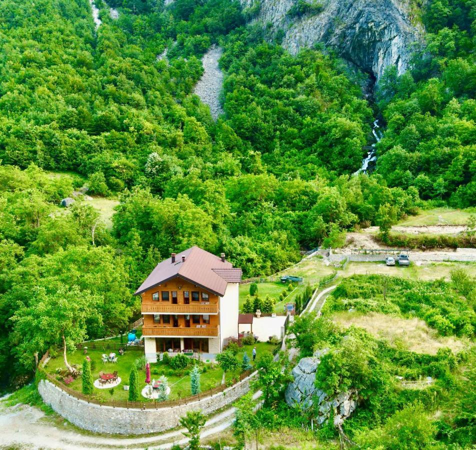Vila Alexander B&B Valbona Exteriör bild