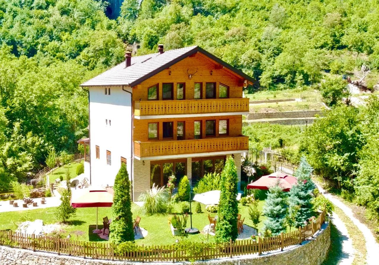 Vila Alexander B&B Valbona Exteriör bild