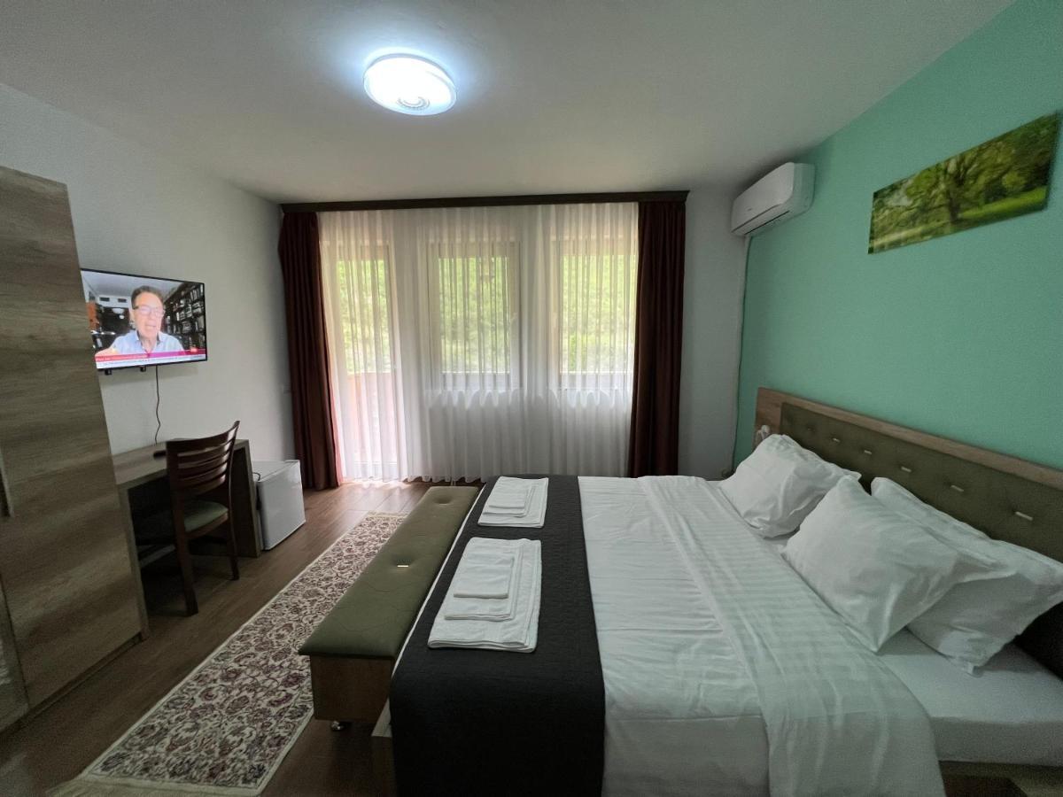 Vila Alexander B&B Valbona Exteriör bild