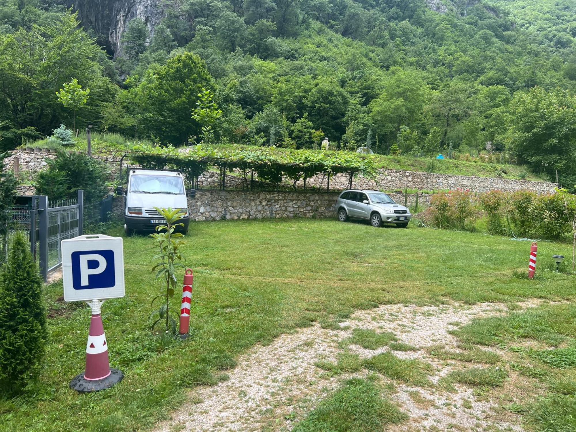 Vila Alexander B&B Valbona Exteriör bild