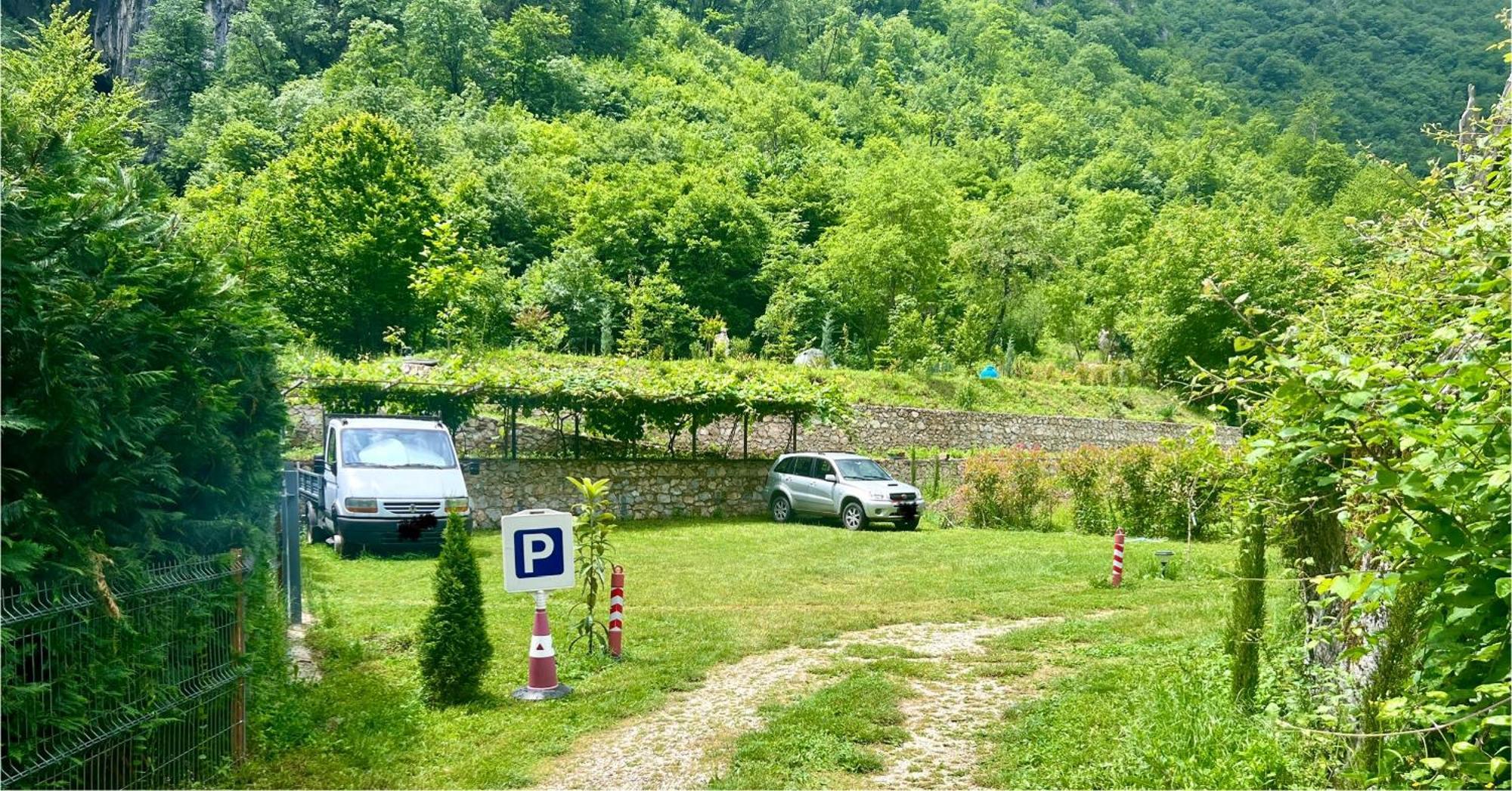 Vila Alexander B&B Valbona Exteriör bild