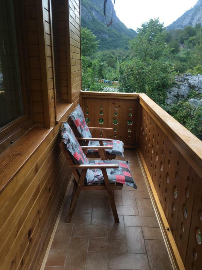 Vila Alexander B&B Valbona Exteriör bild